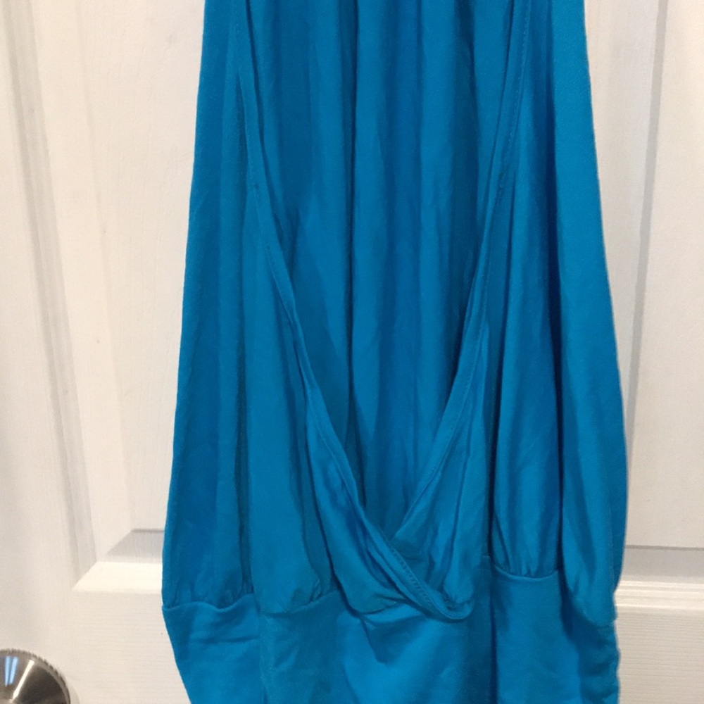 Backless top with neck jewelry - Picture 6 of 8